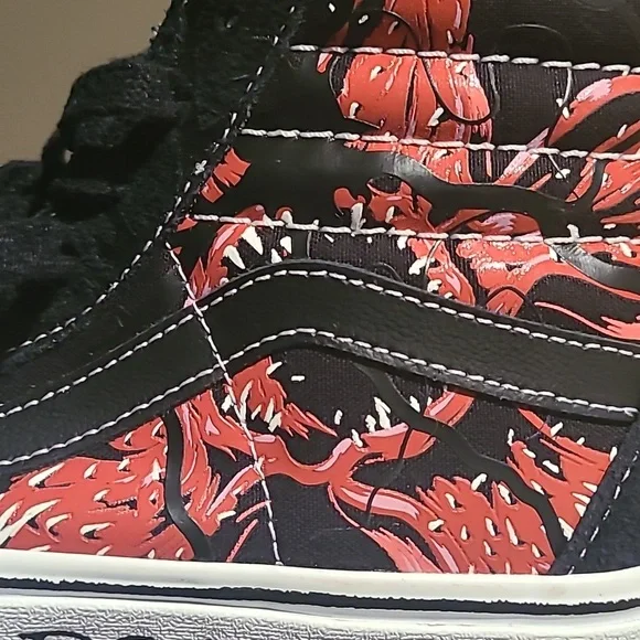 Stranger Things x Sk8-Hi Reissue 'Upside Down' Vans - Picture 10 of 11